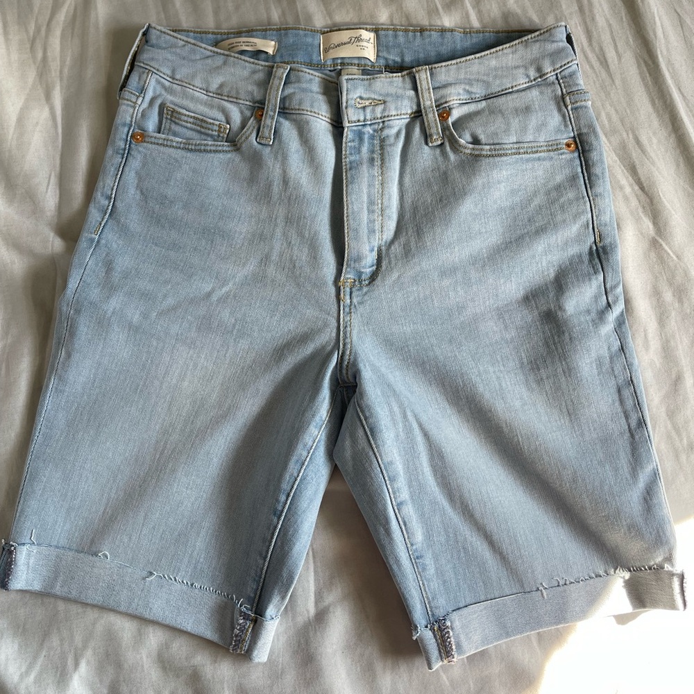 Universal Thread Light Wash Denim Shorts - Size 6